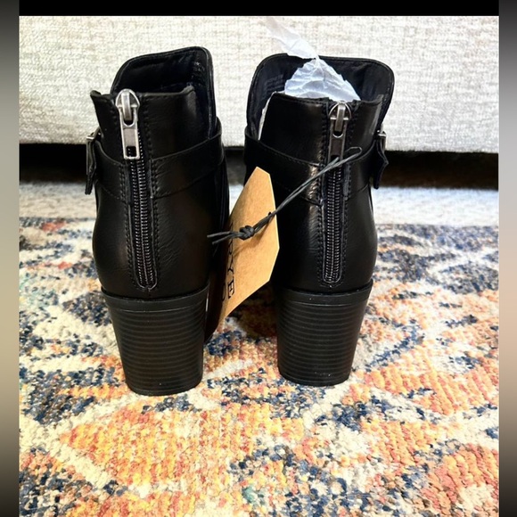 Frye & Co Leather Boots - Picture 5 of 9